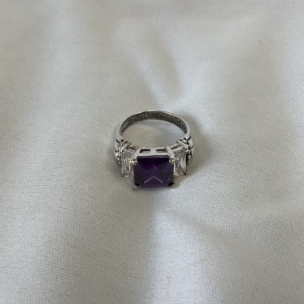Silver ring - Picture 2 of 5